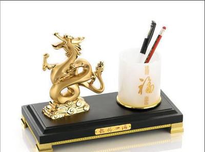 龍騰商海 華爾街龍、水晶龍與金屬龍年擺件，商務(wù)禮贈的藝術(shù)與意蘊(yùn)